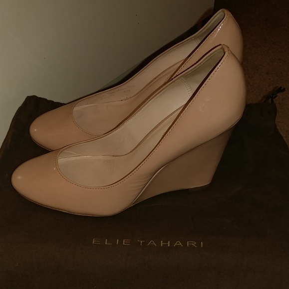 Elie Tahari Nude Patent Wedge - Picture 4 of 6